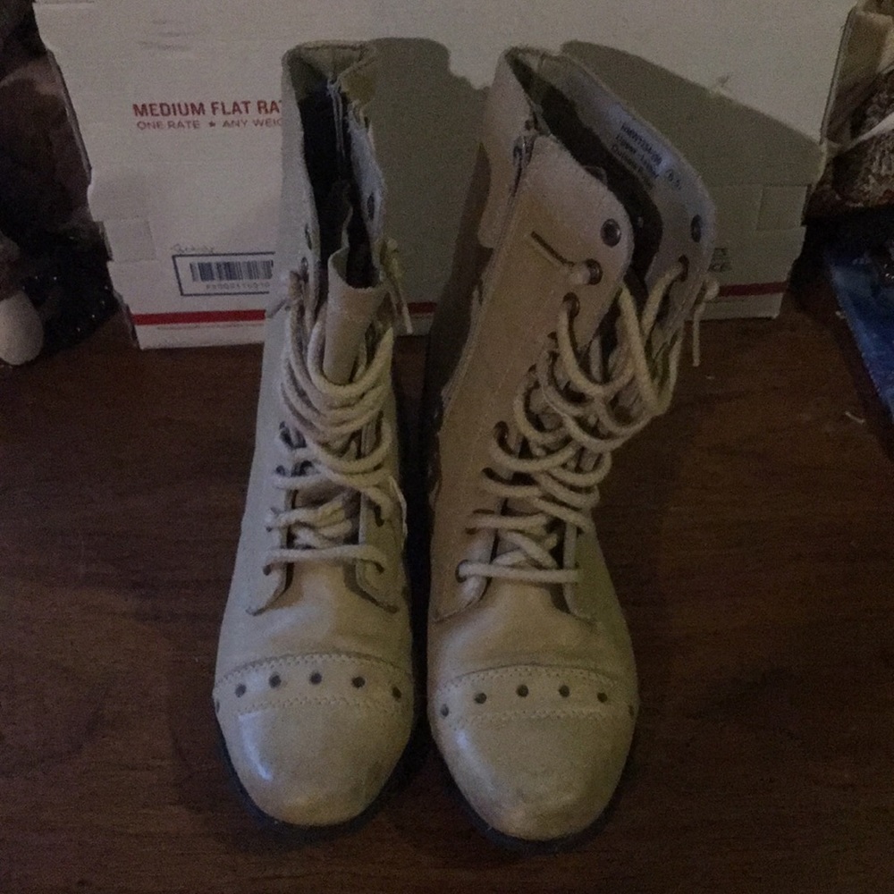 Women’s Lace Up Boots